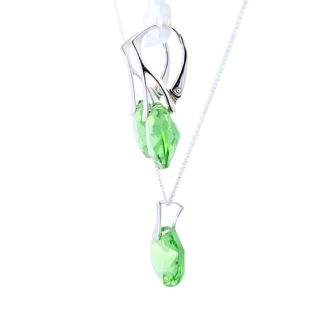 Peridot August Leo Birthstone jewellery set featuring a vibrant green peridot crystal. The set highlights its unique design, perfect for celebrating Leo zodiac birthdays in August, personalised by Magpie Gems in Ireland.